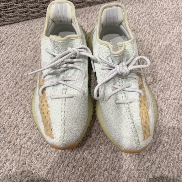 Yeezy Women's Shoes in Light Green and Tan - Picture 2 of 4